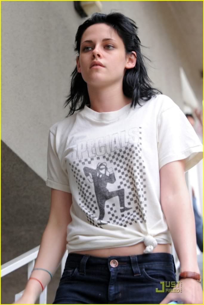 Dakota Fanning Kristen Stewart Kiss In New Movie Laker Nation Forums