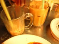 2 gelas teh ais menjadi saksi tekak kering dan dahaga