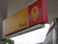 Bas isi minyak kejap..dah dekat nk sampai Buterworth dah..ish!