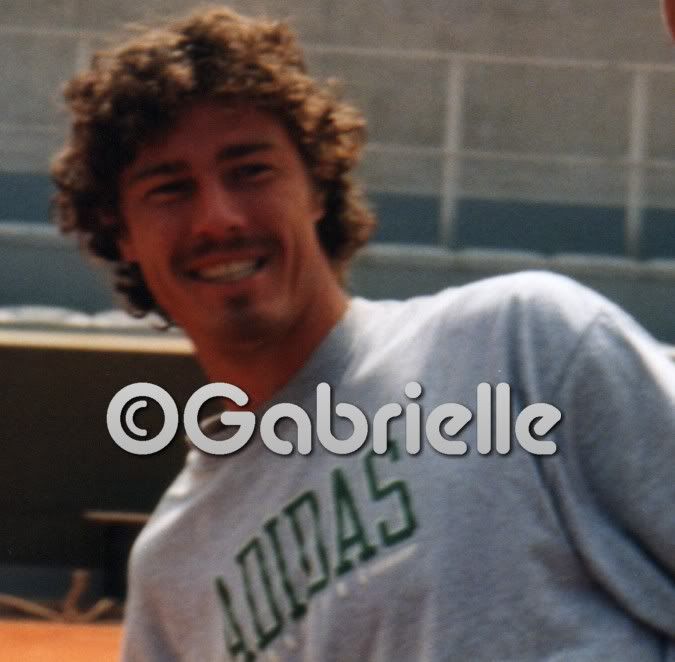 http://i21.photobucket.com/albums/b257/gab-tennis/Benny%20Berthet%202005/Marat/marat5.jpg