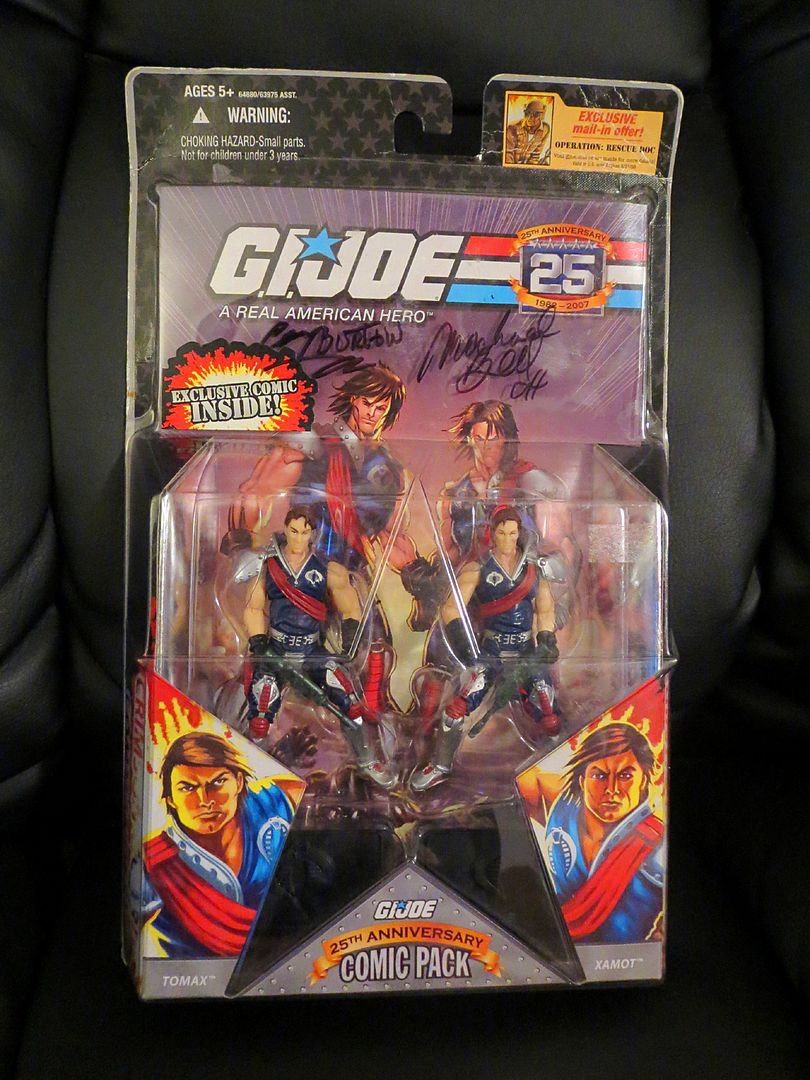 photo TomaxXamotSigned.jpg