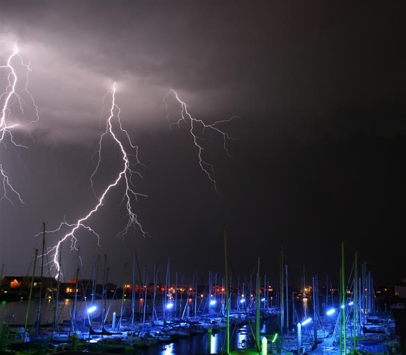 IMAGE: http://i21.photobucket.com/albums/b259/wrxflame/Almostgotyou1Medium.jpg