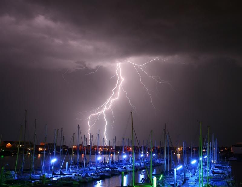 IMAGE: http://i21.photobucket.com/albums/b259/wrxflame/LightningMedium.jpg