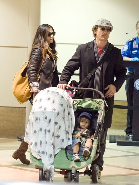 CamilaAlvesMatthewMcConaugheyFamilyLAXLSjLT8cgRrol.jpg