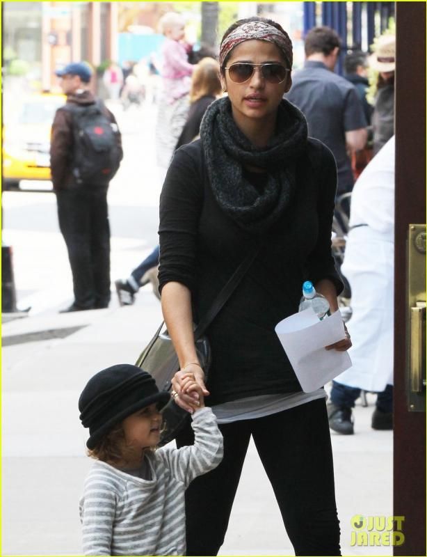 camila-alves-mothers-day-with-vida-02_zpsf3e1c6c6.jpg