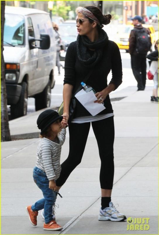camila-alves-mothers-day-with-vida-09_zps23c5ee58.jpg