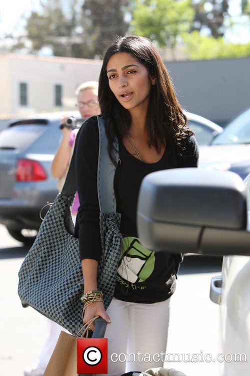 camilla_alves_takes_her_son_to_part-3.jp