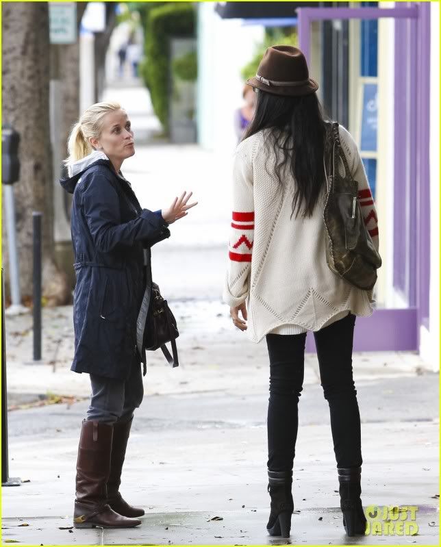 reese-witherspoon-camila-alves-lunch-date-rain-03.jpg