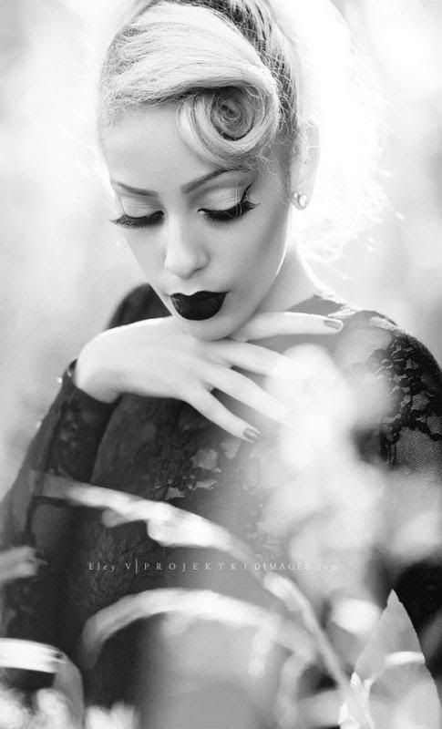 http://i21.photobucket.com/albums/b262/RomeraZombie/309629_181183141962649_143701485710815_371500_2065289308_n.jpg