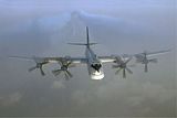th_800px-Tupolev_Tu-95_in_flight.jpg