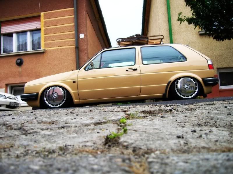 http://i21.photobucket.com/albums/b270/djliljus/Great%20Cars/slammedvw.jpg