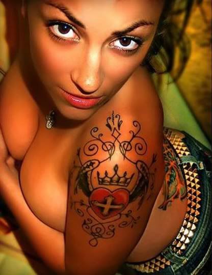 I love me some Tattoo's on a chick, it just looks hella secksy to me.