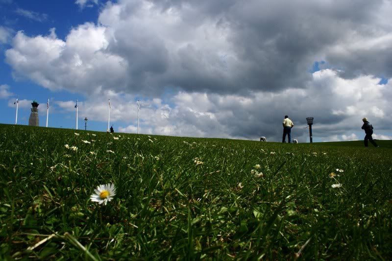 IMAGE: http://i21.photobucket.com/albums/b274/brenz89/Second%20album/aIMG_a9674.jpg