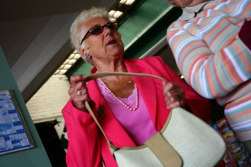 IMAGE: http://i21.photobucket.com/albums/b274/brenz89/Second%20album/aIMG_a9739.jpg