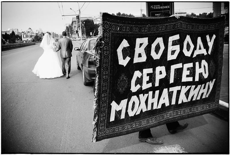 http://i21.photobucket.com/albums/b274/kurskov/demonstration%20august/01svobodusergeumohnatkinu_17.jpg
