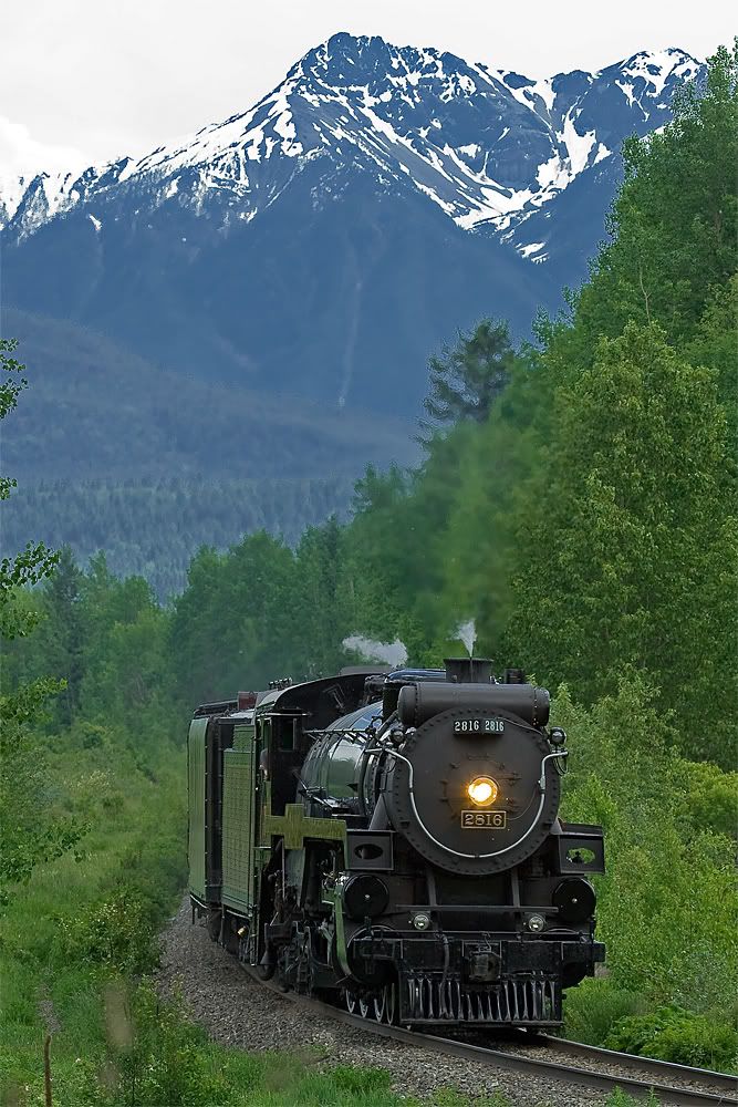 IMAGE: http://i21.photobucket.com/albums/b274/trainboysd40/2816%20pictures/2816Columbiavalley1.jpg