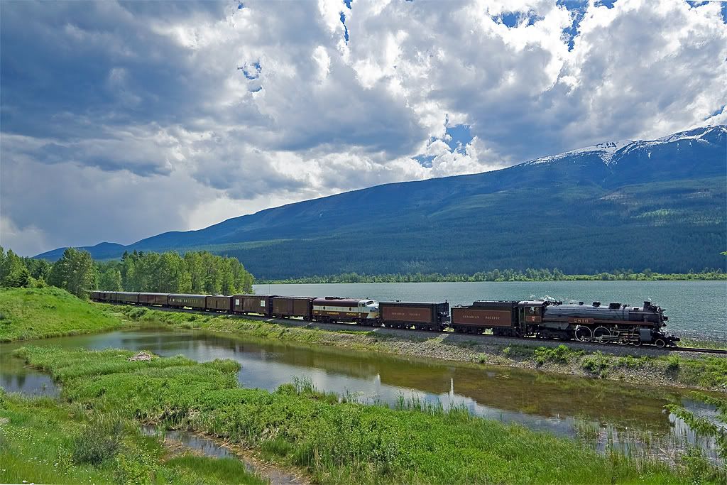 IMAGE: http://i21.photobucket.com/albums/b274/trainboysd40/2816%20pictures/2816Columbiavalley4.jpg