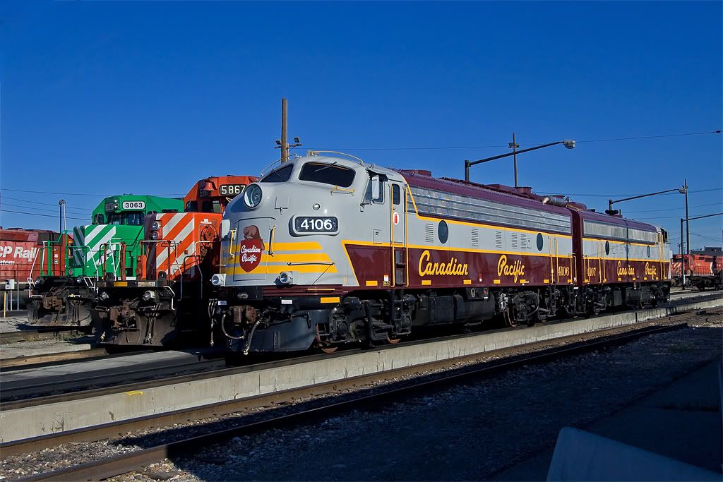 IMAGE: http://i21.photobucket.com/albums/b274/trainboysd40/4106andco1.jpg