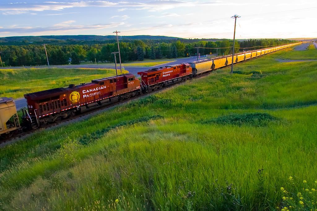 IMAGE: http://i21.photobucket.com/albums/b274/trainboysd40/671DPU.jpg