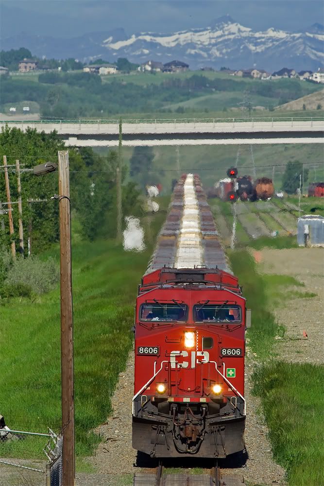 IMAGE: http://i21.photobucket.com/albums/b274/trainboysd40/860685thstreet.jpg