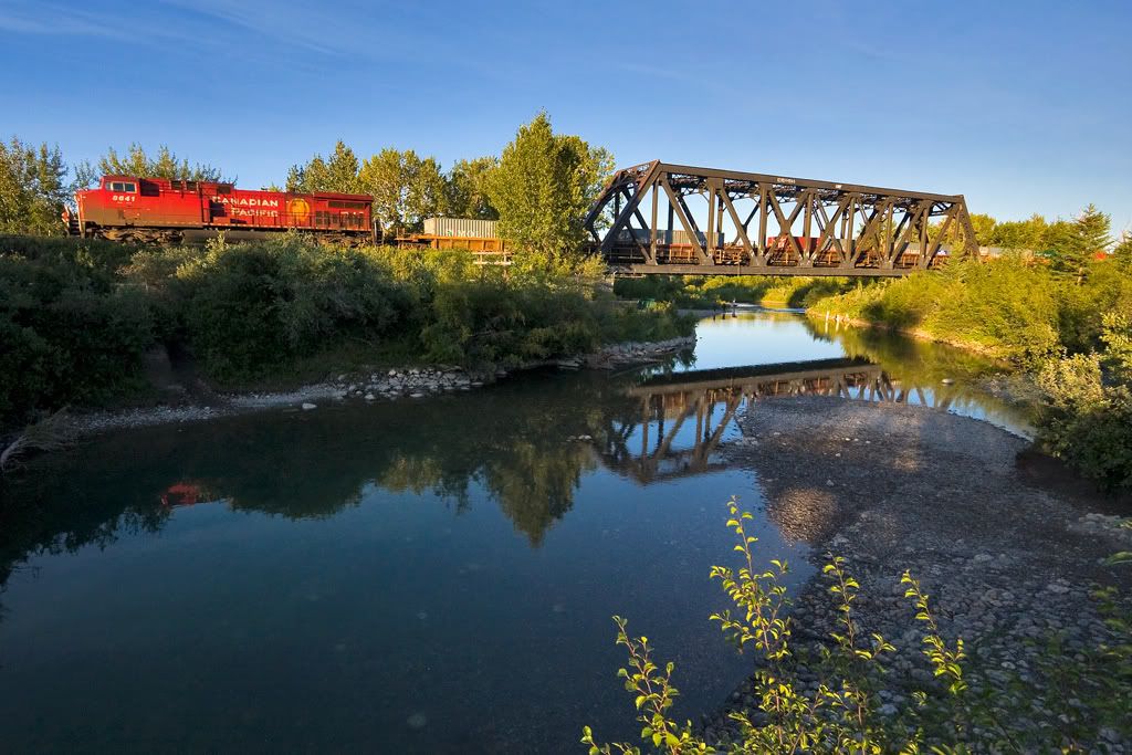 IMAGE: http://i21.photobucket.com/albums/b274/trainboysd40/8641TB2.jpg