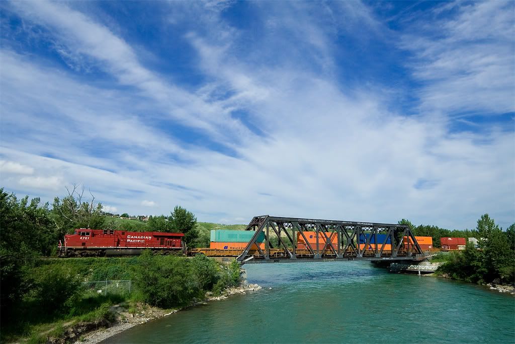 IMAGE: http://i21.photobucket.com/albums/b274/trainboysd40/8751TB.jpg