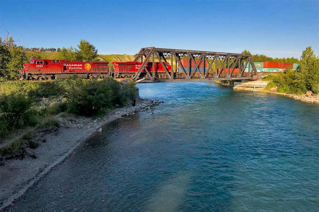 IMAGE: http://i21.photobucket.com/albums/b274/trainboysd40/9809TB1.jpg