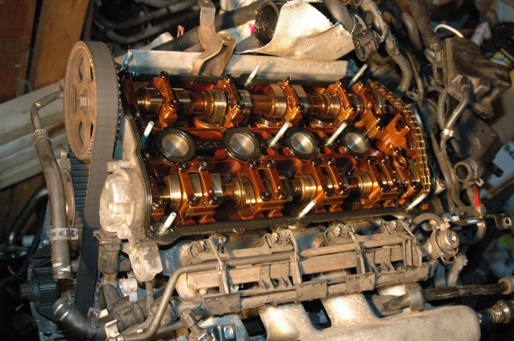 Sealant between the engine block and the sump