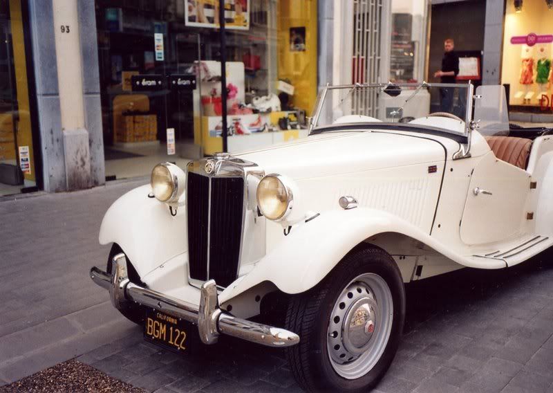 http://i21.photobucket.com/albums/b275/Paolo_Cocoa/Namur/th_image3-5.jpg