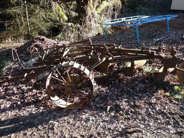 Anyone know what this old plow is??? (pics) - Homesteading Questions