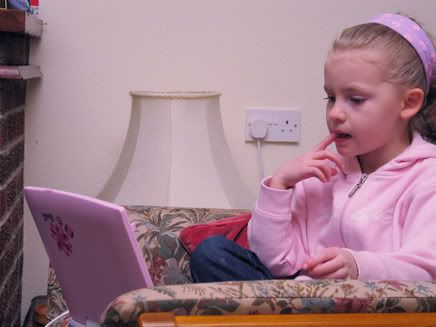 IMAGE: http://i21.photobucket.com/albums/b279/terrywoodenpic/xmas1005.jpg