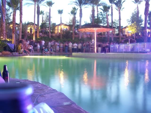 IMAGE: http://i21.photobucket.com/albums/b280/Freakfrontier_/DeLaSoul/Photos008.jpg