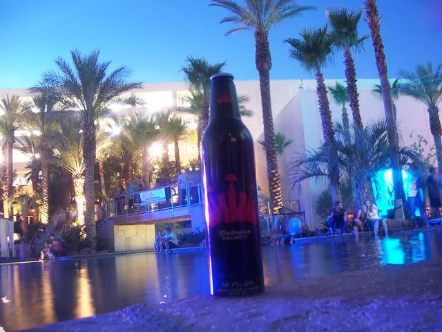 IMAGE: http://i21.photobucket.com/albums/b280/Freakfrontier_/DeLaSoul/Photos010.jpg