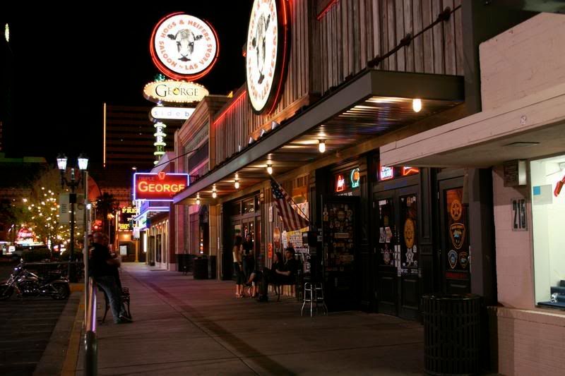 IMAGE: http://i21.photobucket.com/albums/b280/Freakfrontier_/downtown/Library-1523.jpg