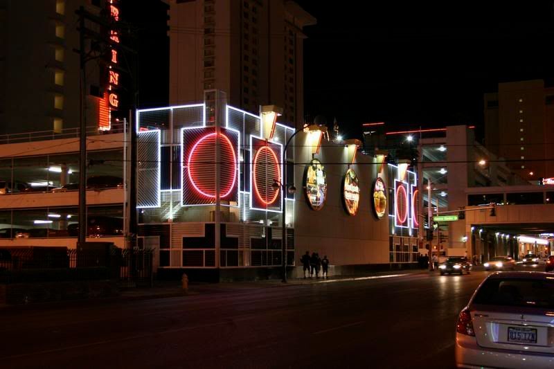 IMAGE: http://i21.photobucket.com/albums/b280/Freakfrontier_/downtown/Library-1556.jpg