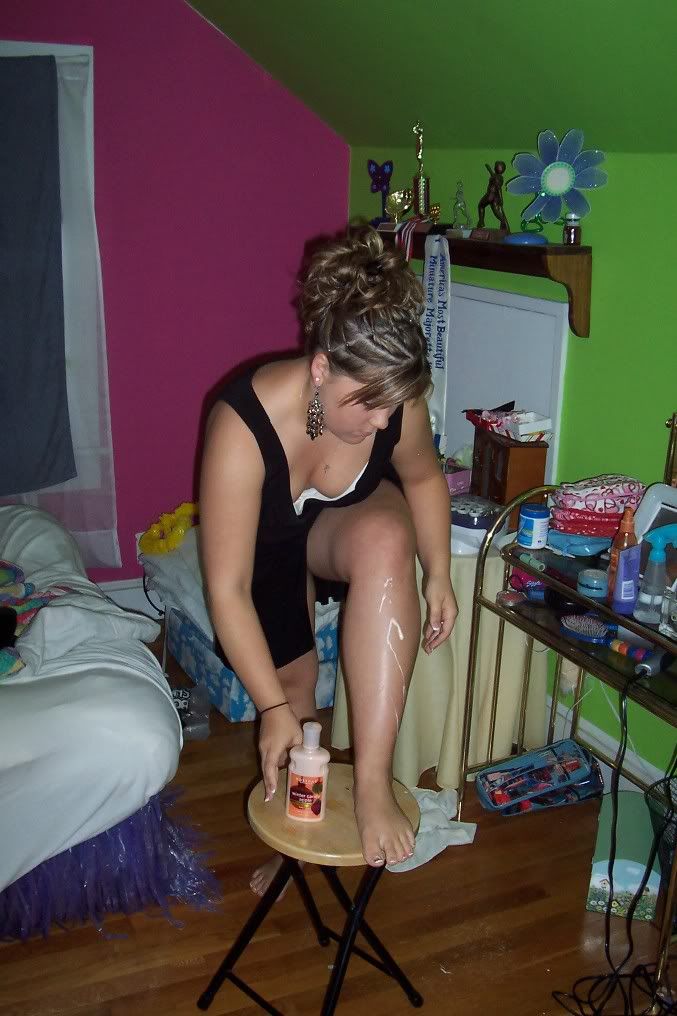 [img width=677 height=1016]http://i21.photobucket.com/albums/b280/smileugotkt1408/8thgradedance003.jpg[/img]