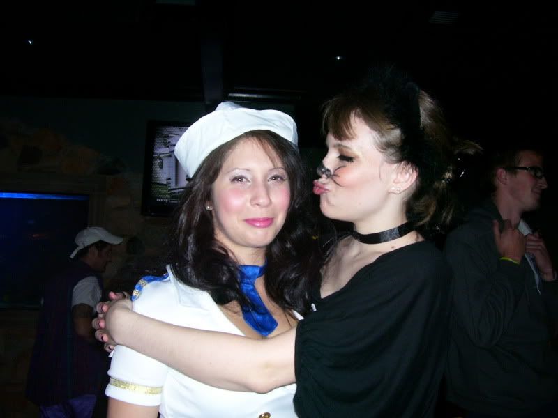 zz990TiffyandLindsayHalloween09.jpg