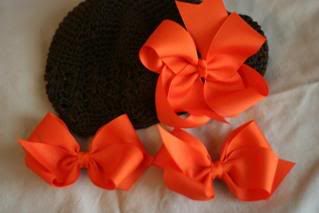 1 med. orange twisted boutique bow, 2 med orange boutique bows