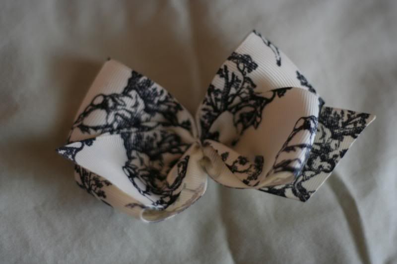 Unfinished black and ivory toile bow