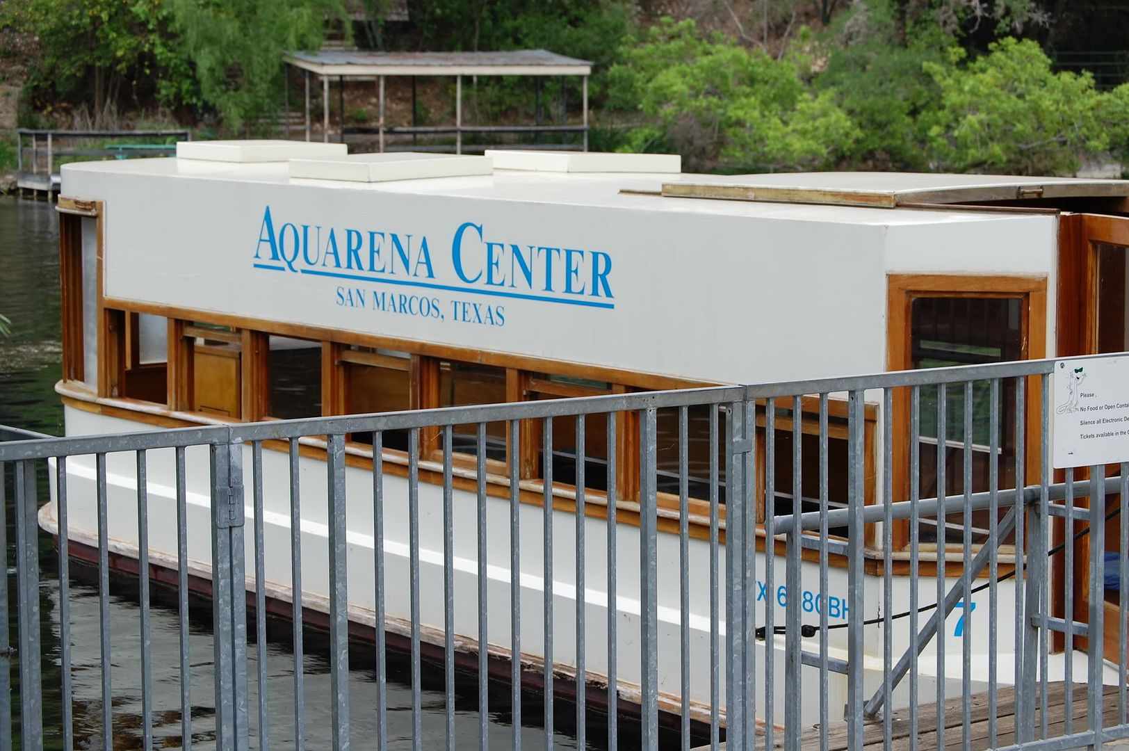 Glass bottom boat in San Marcos