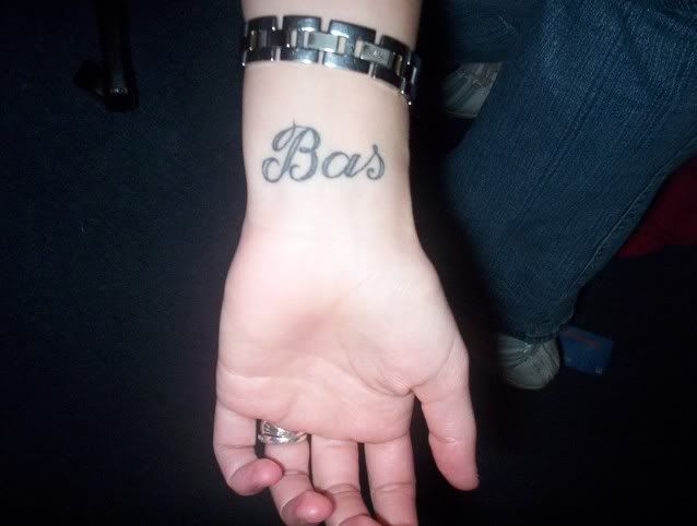 [img width=638 height=482]http://i21.photobucket.com/albums/b292/fairymama/nieuwe%20foto/tattoobas2.jpg[/img]