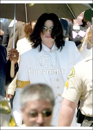 michael-jackson-leaves-court-in-san.jpg