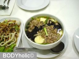 Ging Kalpapruek: minced pork bean curd and woon sen soup