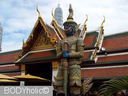 Wat Phra Kaeo: giant or Yak in Thai