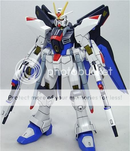 BANDAI ZGMF X20A STRIKE FREEDOM GUNDAM 1/100 MODEL KIT  