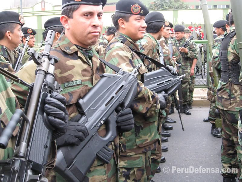 Peruvian Special Forces roll with with f2000 | FN Herstal Firearms