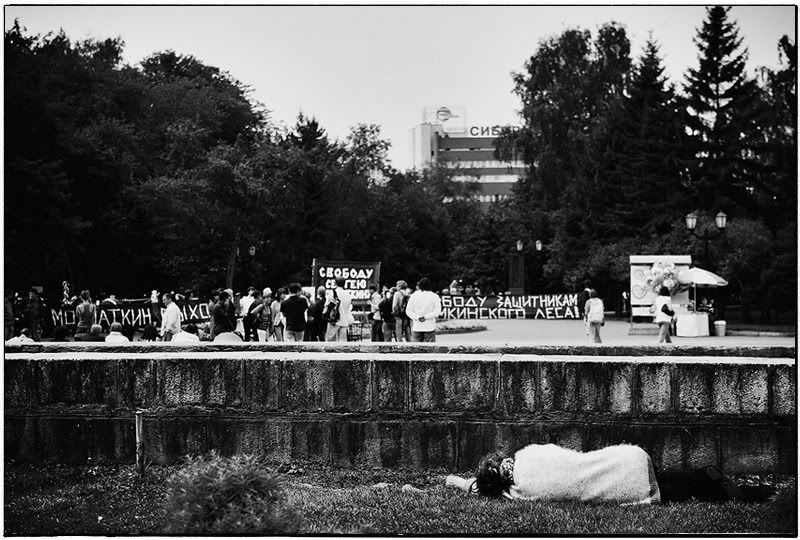 http://i21.photobucket.com/albums/b274/kurskov/demonstration%20august/01svobodusergeumohnatkinu_03.jpg