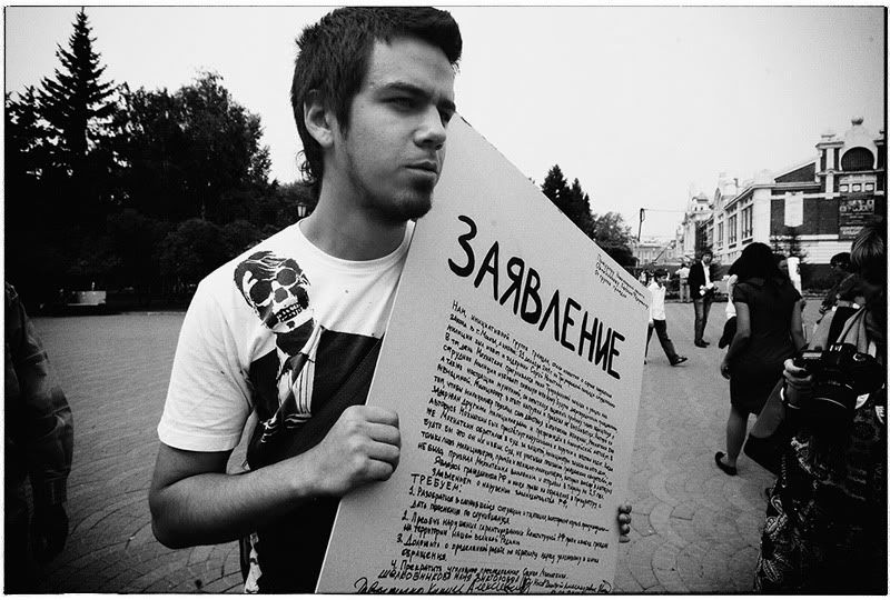 http://i21.photobucket.com/albums/b274/kurskov/demonstration%20august/01svobodusergeumohnatkinu_09.jpg