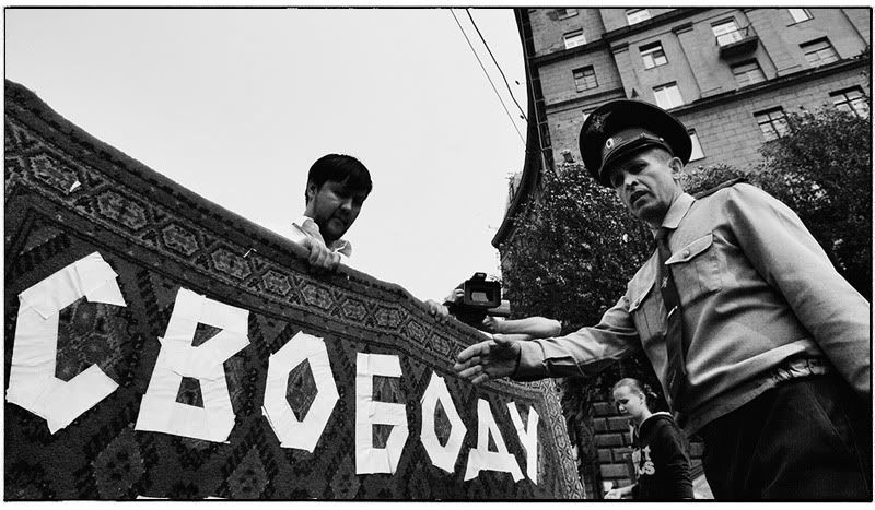 http://i21.photobucket.com/albums/b274/kurskov/demonstration%20august/01svobodusergeumohnatkinu_16.jpg