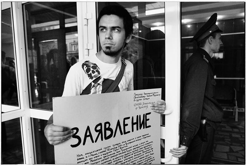 http://i21.photobucket.com/albums/b274/kurskov/demonstration%20august/01svobodusergeumohnatkinu_19.jpg